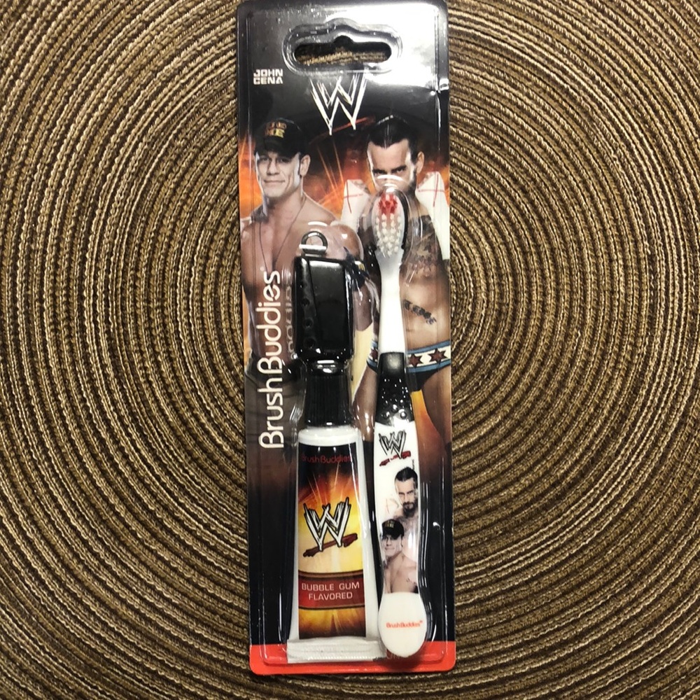 WW Wrestling Tooth Brushing Kit